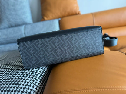 BOLSO FENDI 38 FF MONOGRAMA FF PIEL DE BECERRO NEGRA CON CORREA