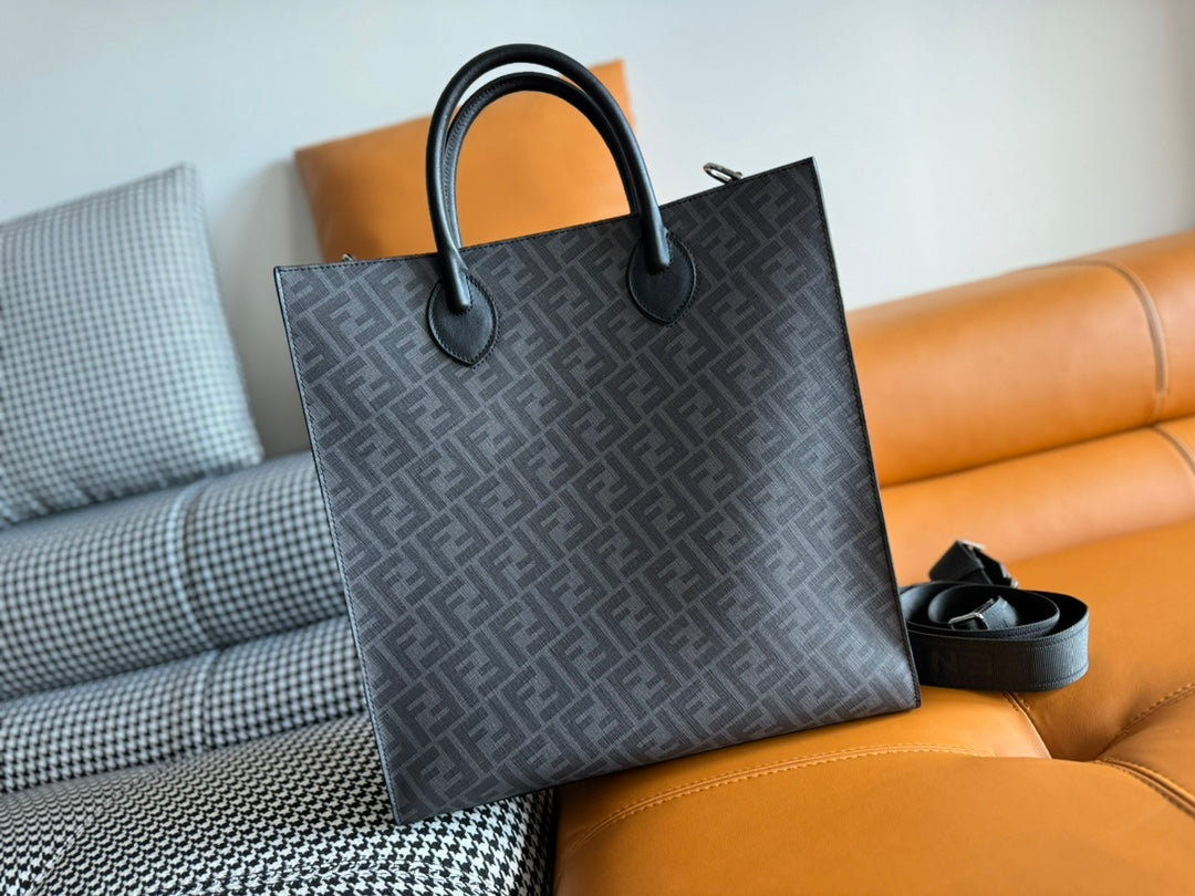 BOLSO FENDI 38 FF MONOGRAMA FF PIEL DE BECERRO NEGRA CON CORREA