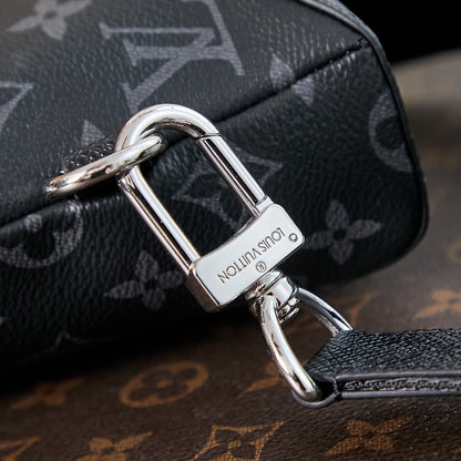 SAC À BANDOULIÈRE DUO 42 EN TOILE MONOGRAMME ECLIPSE NOIRE