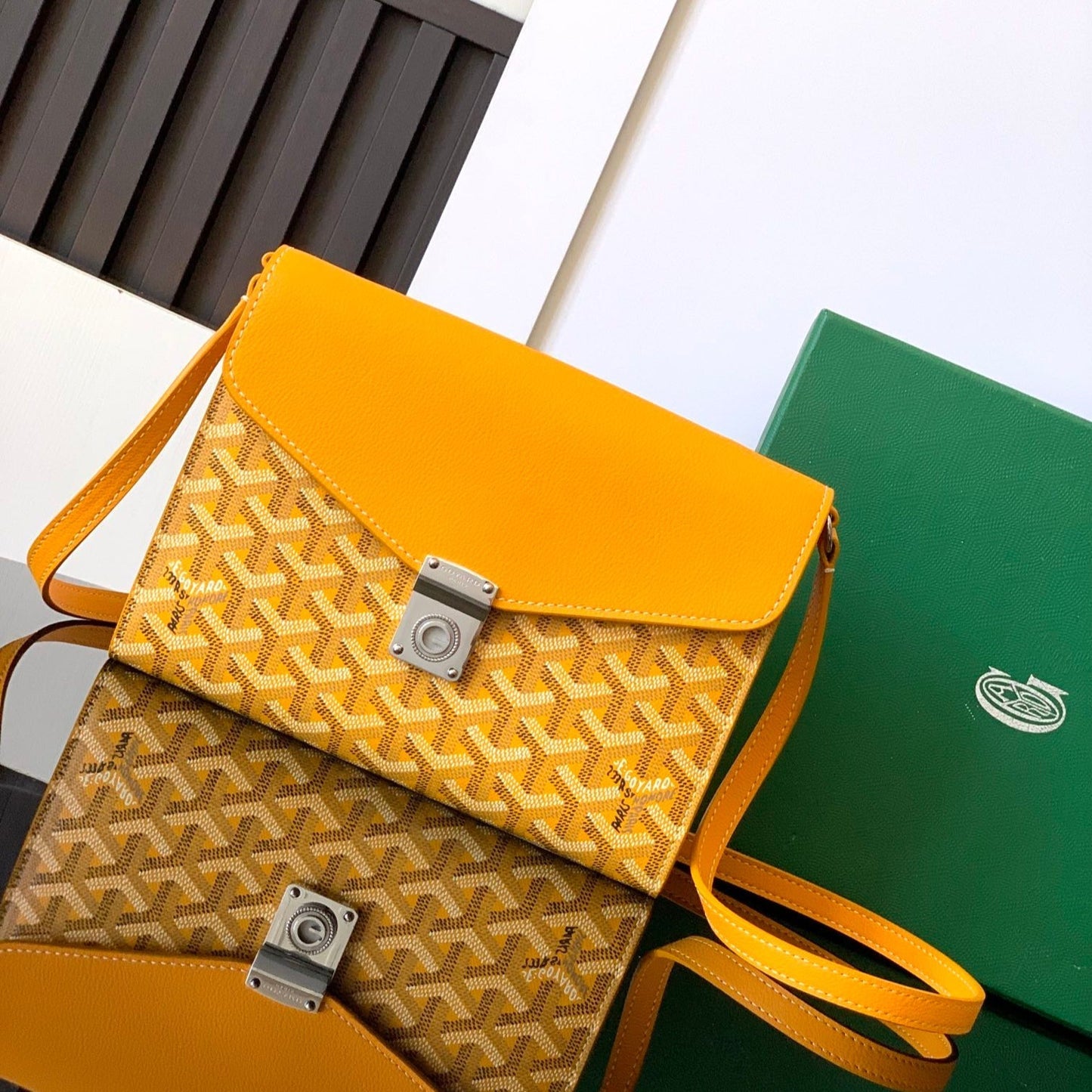 CARTERA CHIPRE 21 EN LONA GOYARDINE AMARILLA Y PIEL DE BECERRO