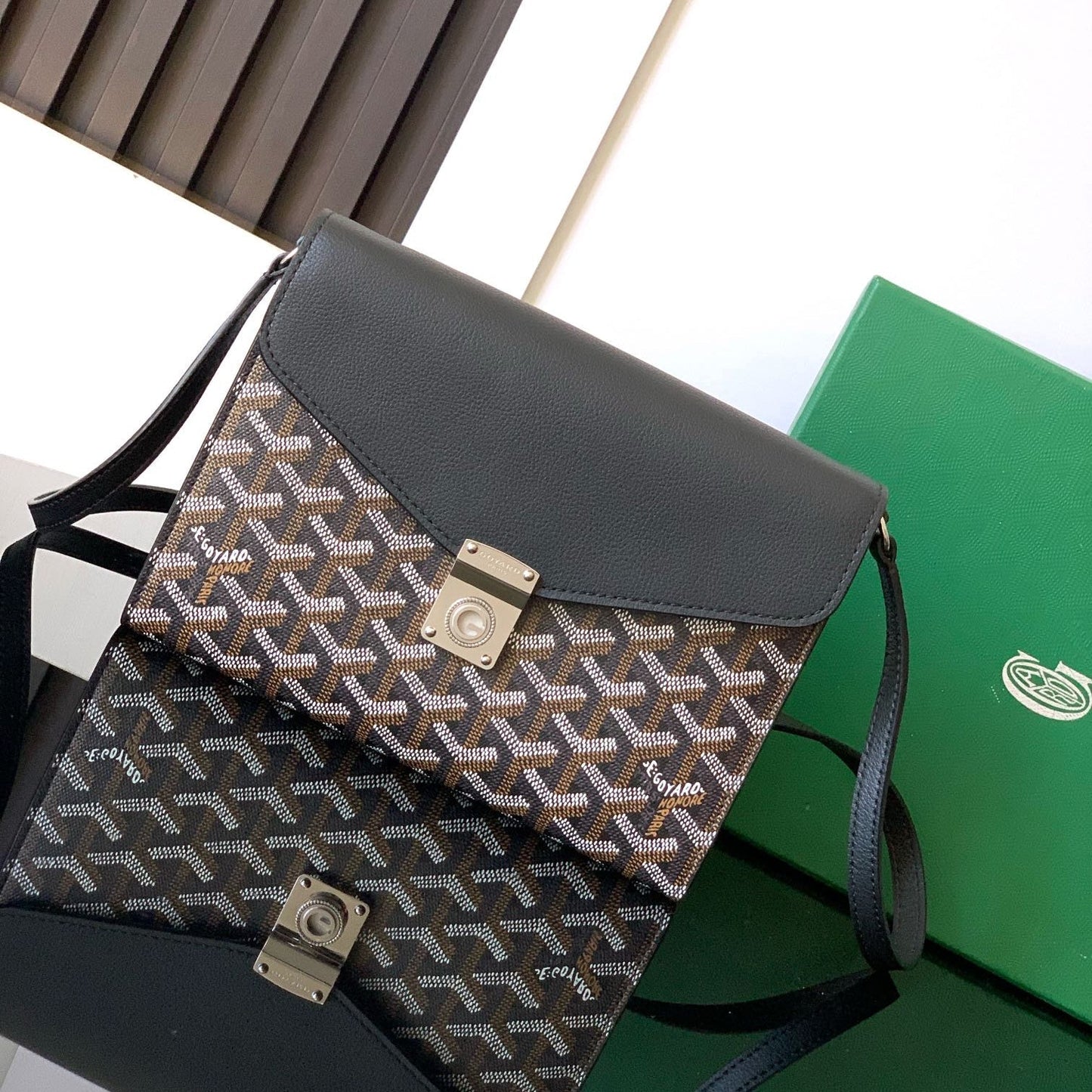 CARTERA CHIPRE 21 EN LONA GOYARDINE NEGRA Y PIEL DE BECERRO
