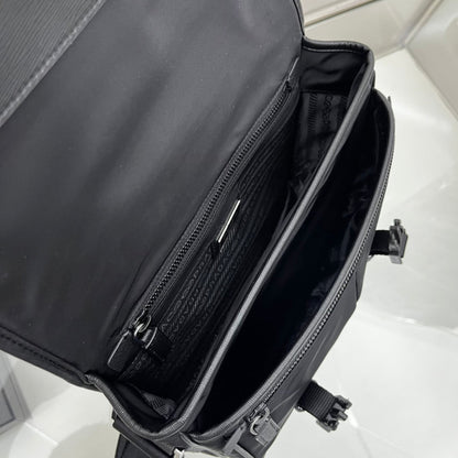 BOLSO DE HOMBRO PRA SMALL 26 EN PIEL SAFFIANO NEGRA