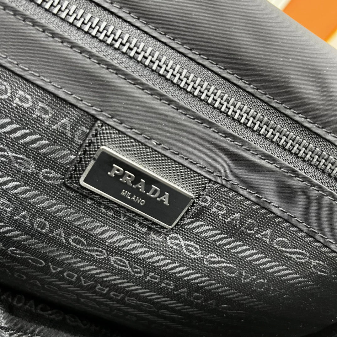 BOLSO DE HOMBRO PRA SMALL 26 EN PIEL SAFFIANO NEGRA
