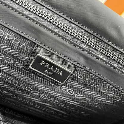 BOLSO DE HOMBRO PRA SMALL 26 EN PIEL SAFFIANO NEGRA
