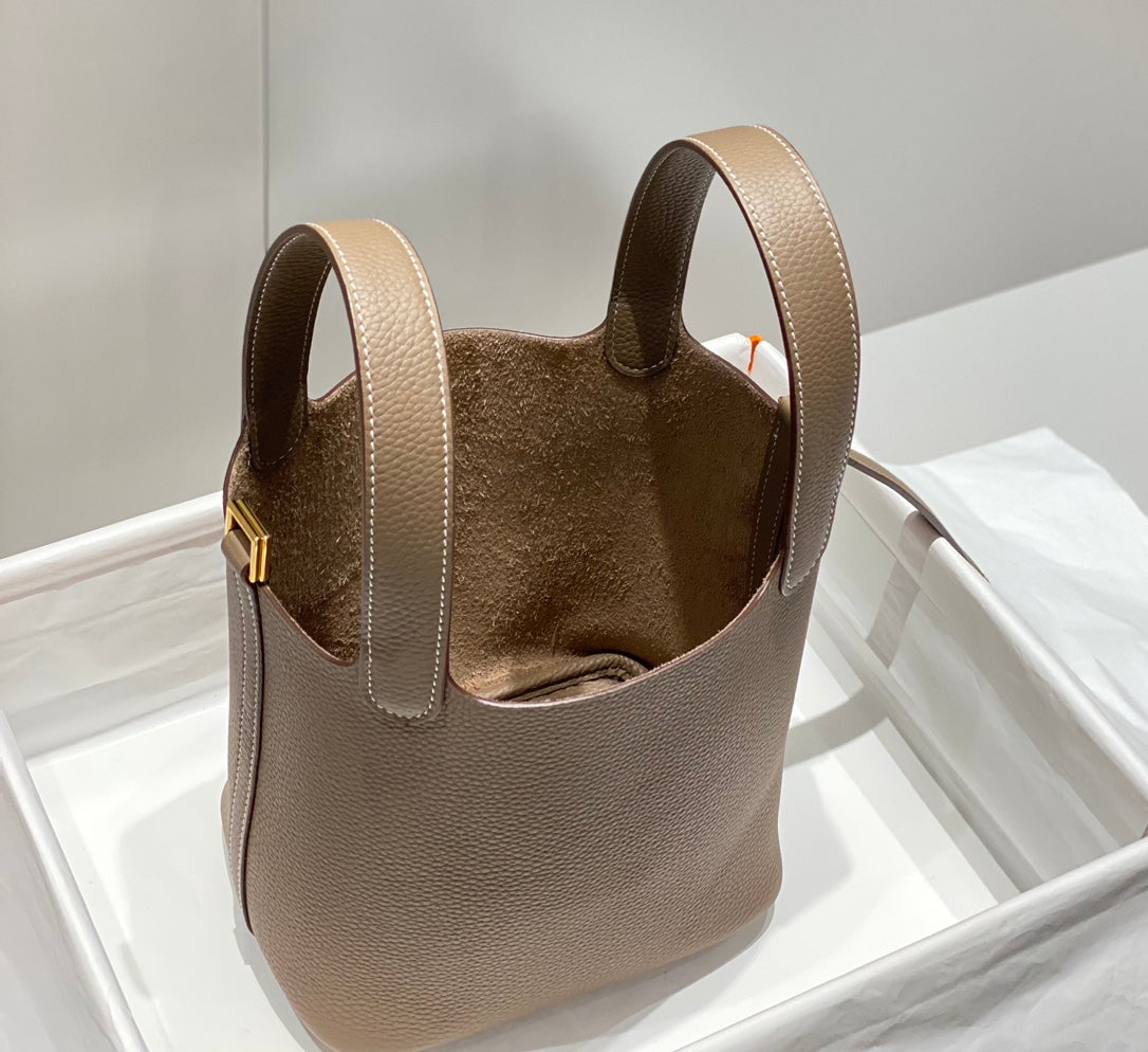 Cerradura de picotina, cuero etoupe Togo, herrajes dorados