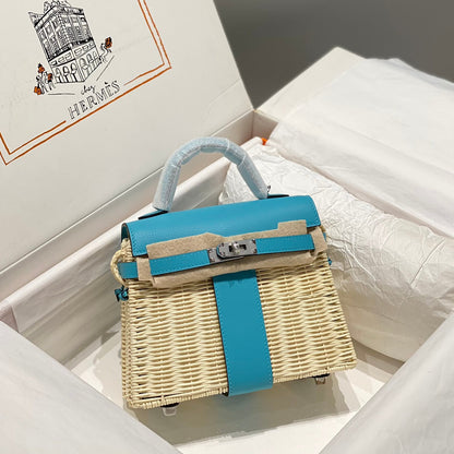 HM KELLY 22 PICNIC SKY BAMBOO AND RATTAN