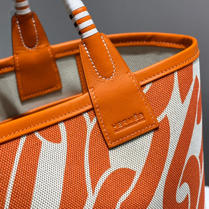 Bolso HM Steeple 28 de piel de becerro marrón y lona blanca y marrón