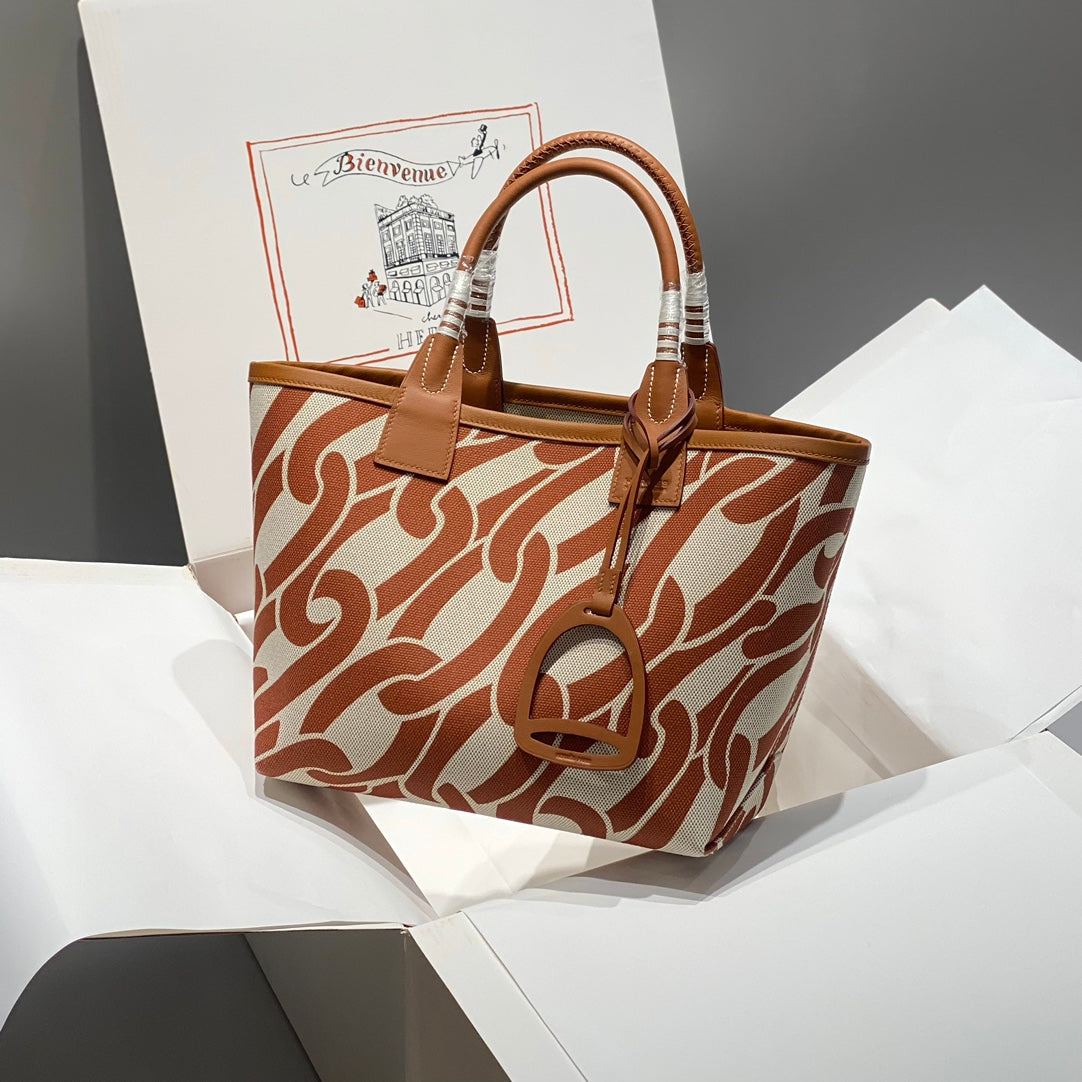 Bolso HM Steeple 28 de piel de becerro marrón y lona blanca y marrón