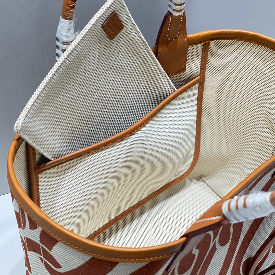 Bolso HM Steeple 28 de piel de becerro marrón y lona blanca y marrón