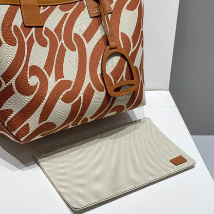 Bolso HM Steeple 28 de piel de becerro marrón y lona blanca y marrón