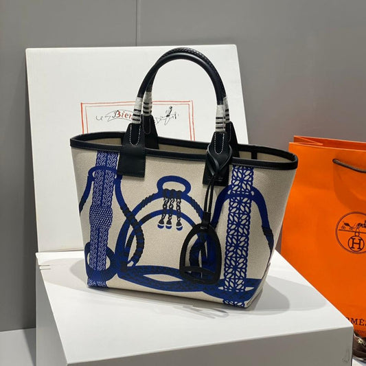 Bolso HM Steeple 28 de piel de becerro negra y lona azul y blanca