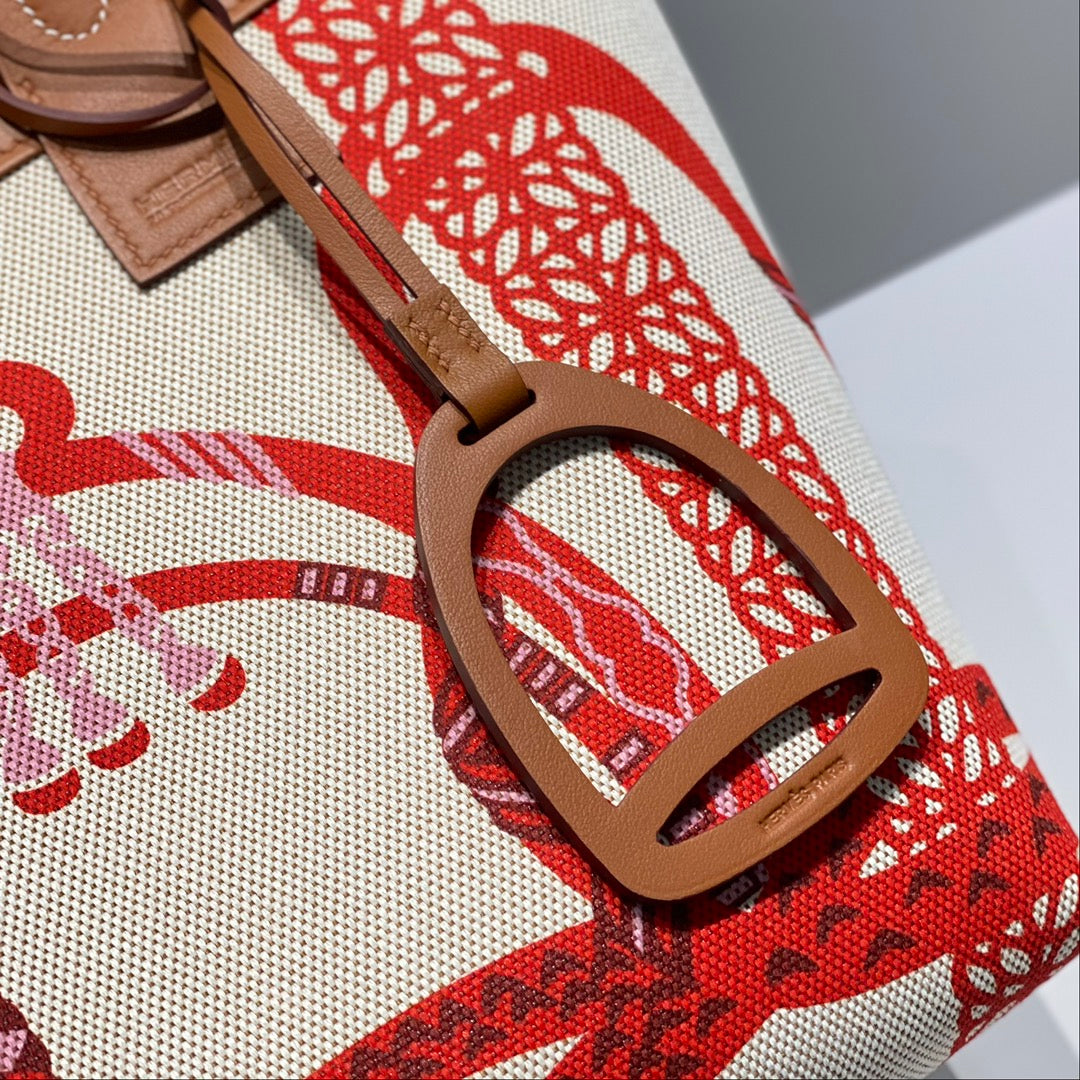Bolso HM Steeple 28 de piel de becerro marrón, lona blanca y roja