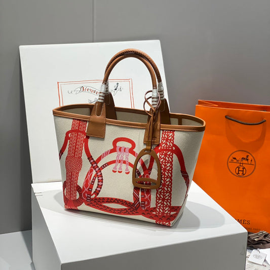 Bolso HM Steeple 28 de piel de becerro marrón, lona blanca y roja
