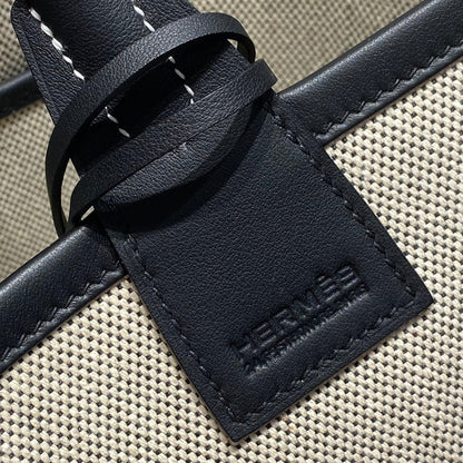 Bolso HM Steeple 28 de piel de becerro negra y lona blanca