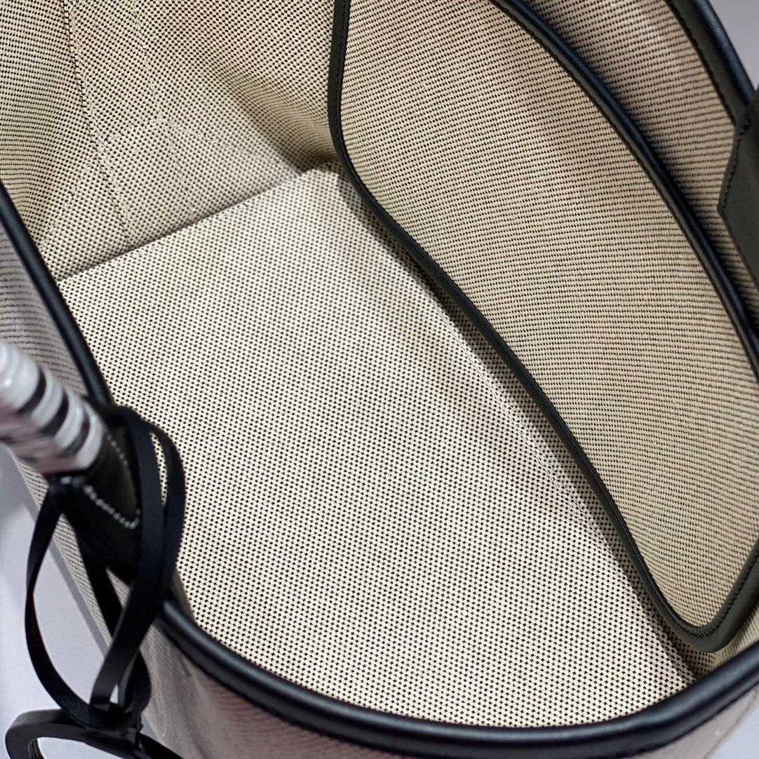 Bolso HM Steeple 28 de piel de becerro negra y lona blanca