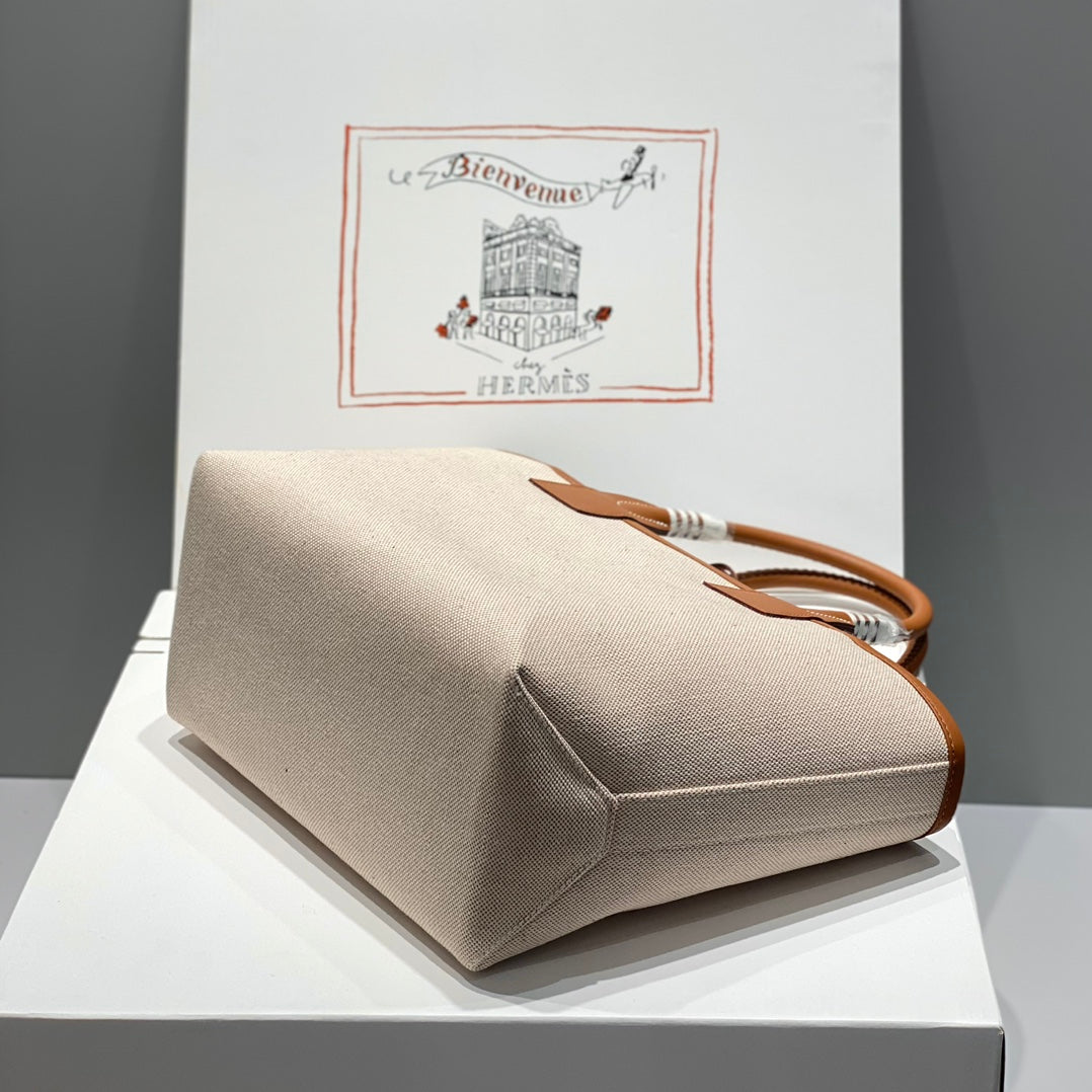 Bolso HM Steeple 28 de piel de becerro marrón y lona blanca