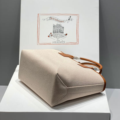 Bolso HM Steeple 28 de piel de becerro marrón y lona blanca