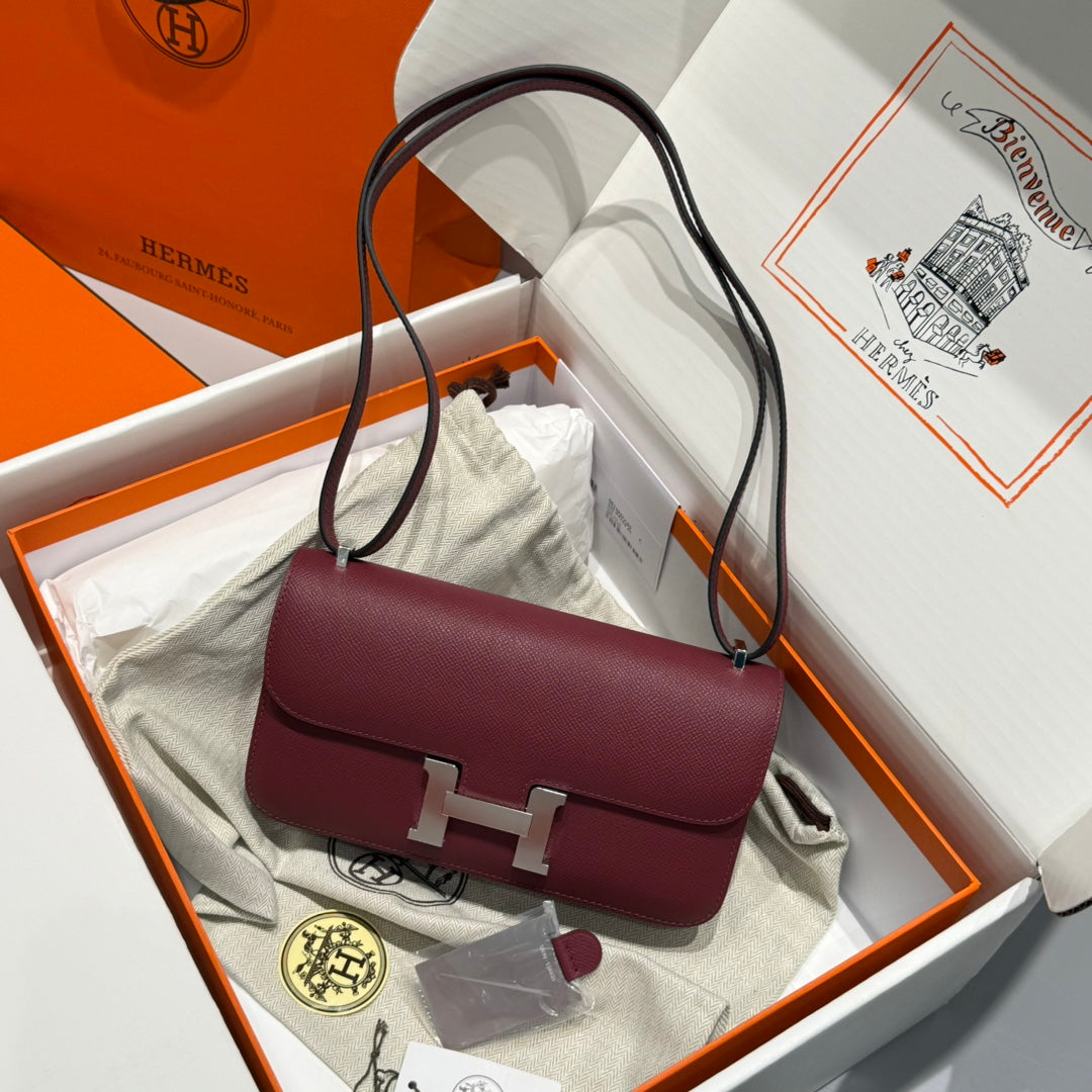 HM Constance Elan 24 Sangria Red Epsom Herrajes plateados 237349