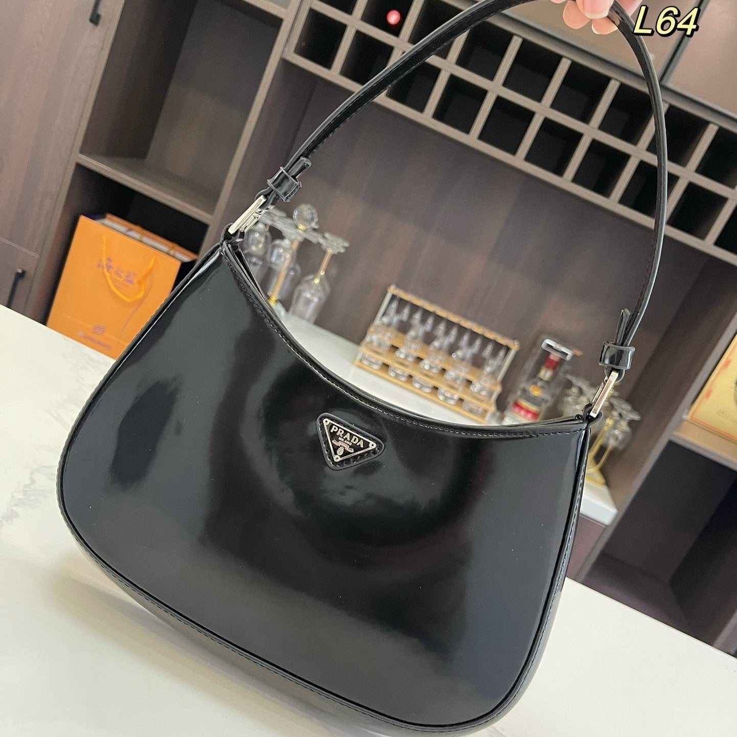 BOLSO DE HOMBRO PRA 30 CLEO DE PIEL CEPILLADA NEGRA