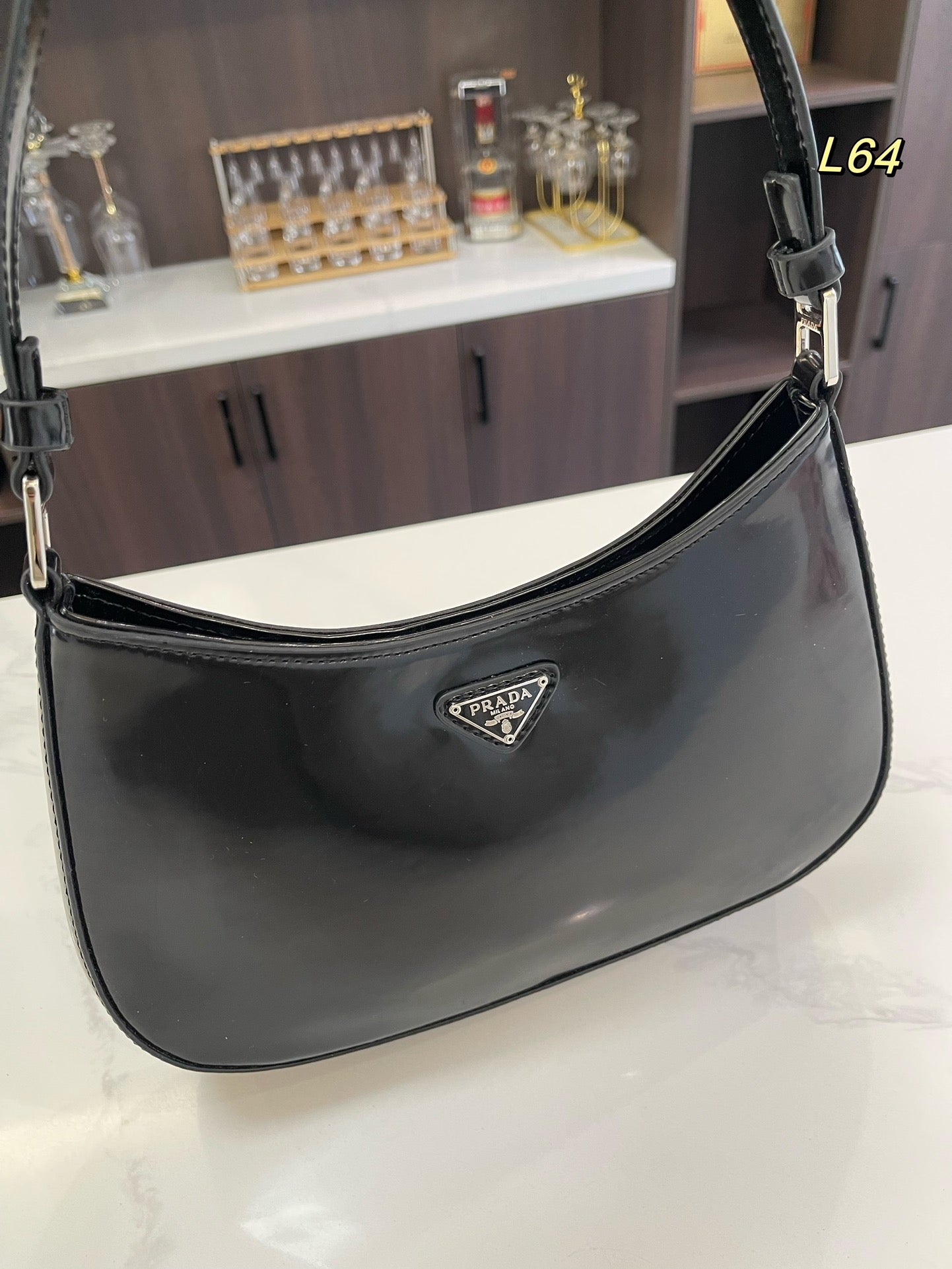 BOLSO DE HOMBRO PRA 30 CLEO DE PIEL CEPILLADA NEGRA
