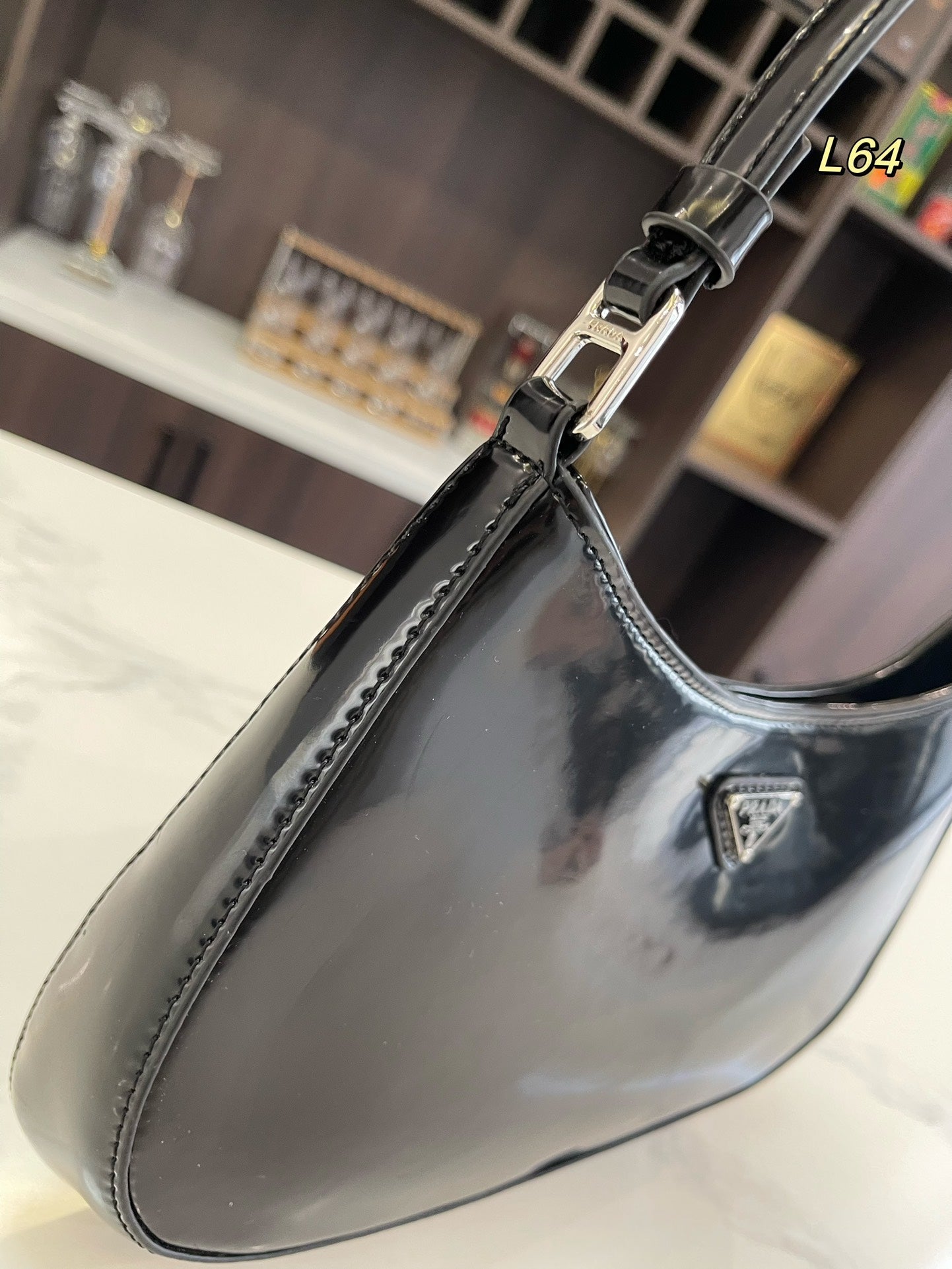 BOLSO DE HOMBRO PRA 30 CLEO DE PIEL CEPILLADA NEGRA