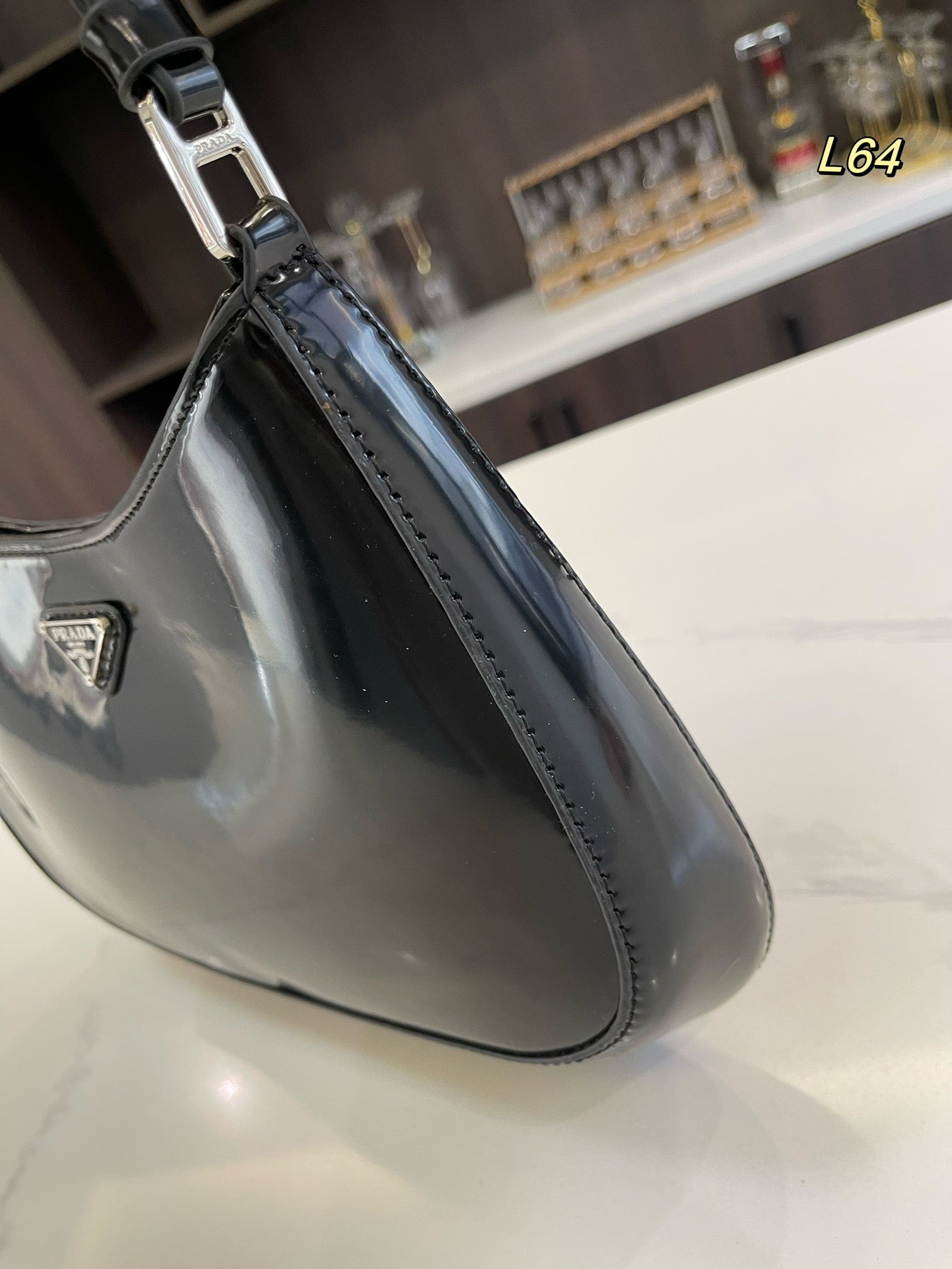 BOLSO DE HOMBRO PRA 30 CLEO DE PIEL CEPILLADA NEGRA