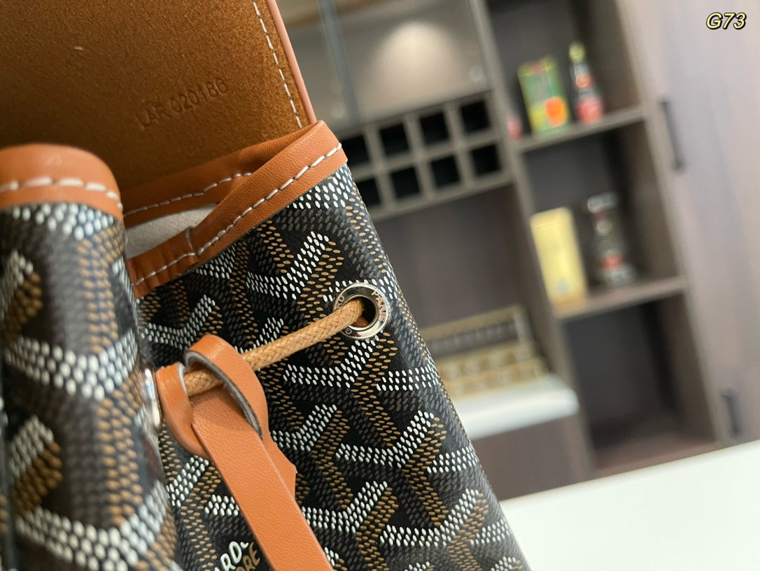 MOCHILA ALPIN 37 EN PIEL DE CORDERO MARRÓN Y LONA GOYARDINE