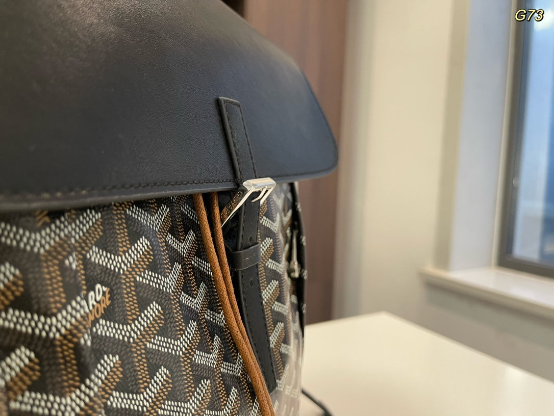 MOCHILA ALPIN 37 EN PIEL DE CORDERO NEGRA Y LONA GOYARDINE