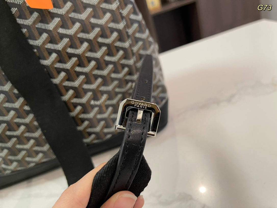 MOCHILA ALPIN 37 EN PIEL DE CORDERO NEGRA Y LONA GOYARDINE