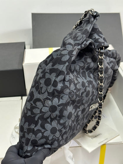 Bolso CC 22 Gris Negro Estampado Camelia Demin Herrajes Plateados 243625