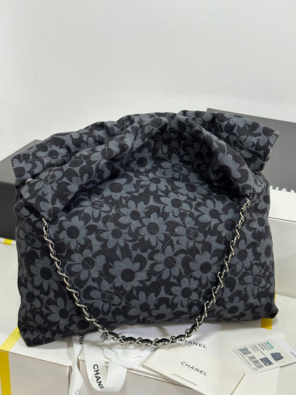 Bolso CC 22 Gris Negro Estampado Camelia Demin Herrajes Plateados 243625