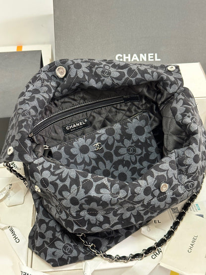 Bolso CC 22 Gris Negro Estampado Camelia Demin Herrajes Plateados 243625