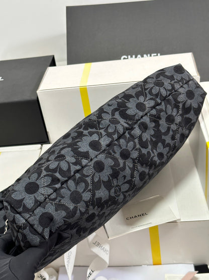 Bolso CC 22 Gris Negro Estampado Camelia Demin Herrajes Plateados 243625