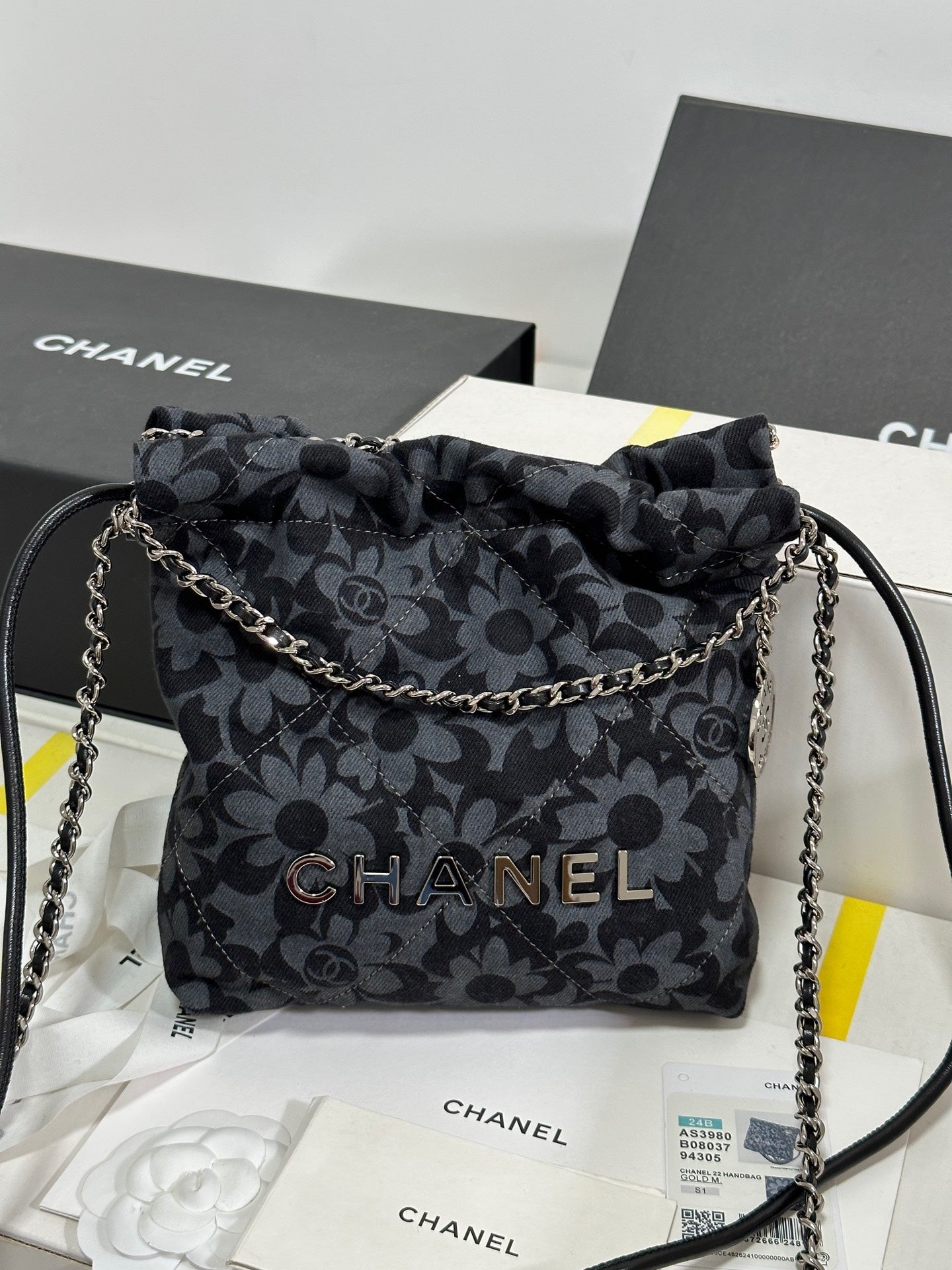 Bolso CC 22 Mini Gris Negro Estampado Camelia Demin Herrajes Plateados 243630