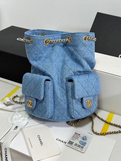 Mochila CC 25C de 24,3 cm, denim lavado azul denim, herrajes dorados 243645
