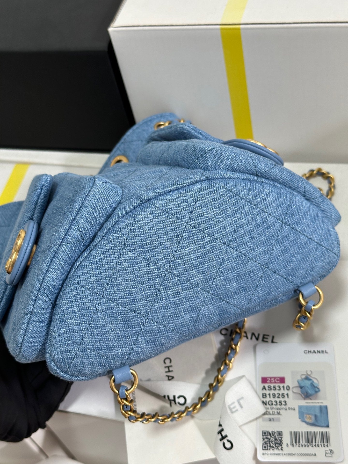 Mochila CC 25C de 24,3 cm, denim lavado azul denim, herrajes dorados 243645