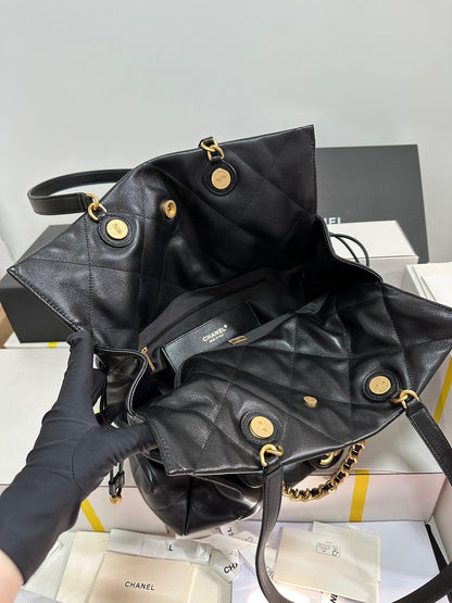 Mochila con cordón CC 25C, piel de cordero negra, herrajes dorados 243655