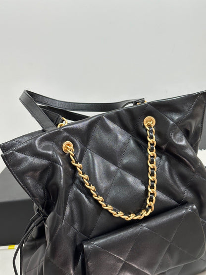 Mochila con cordón CC 25C, piel de cordero negra, herrajes dorados 243655