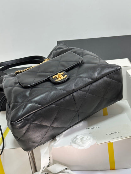 Mochila con cordón CC 25C, piel de cordero negra, herrajes dorados 243655