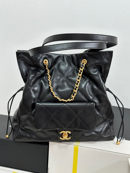 Mochila con cordón CC 25C, piel de cordero negra, herrajes dorados 243655