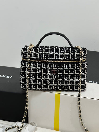 Neceser CC 25C de tweed blanco y negro con herrajes en dorado claro 243667