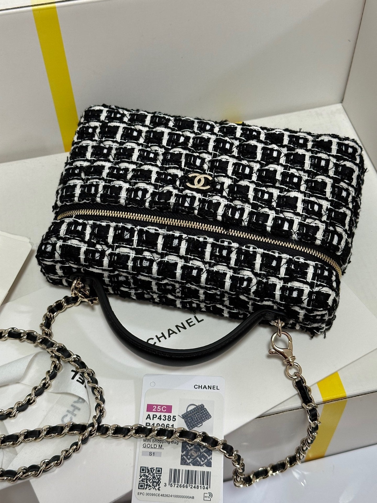 Neceser CC 25C de tweed blanco y negro con herrajes en dorado claro 243667