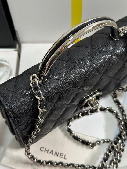 Cartera CC 25P con asa Woc de 17 cm, piel negra y herrajes plateados 243445
