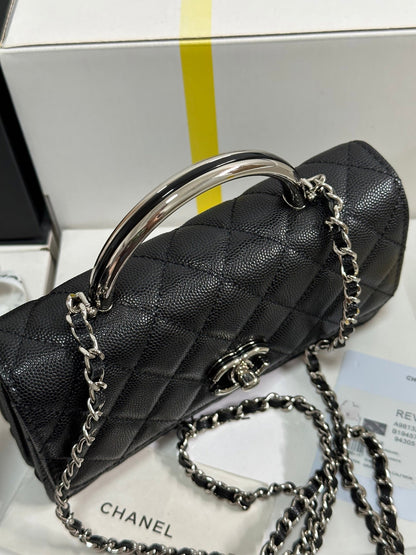 Cartera CC 25P con asa Woc de 17 cm, piel negra y herrajes plateados 243445