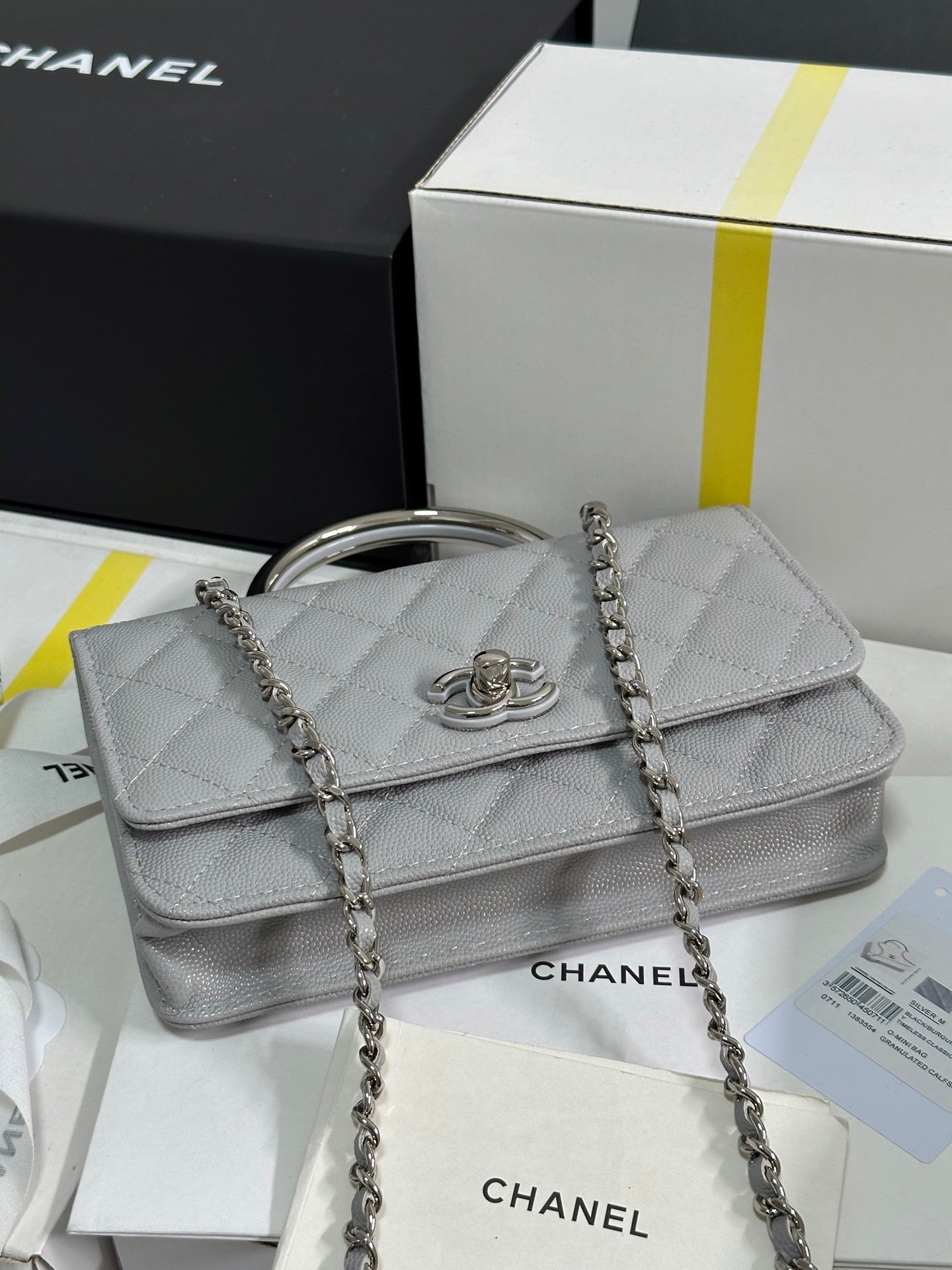 Cartera CC 25P con asa Woc de 19 cm, piel gris claro, herrajes plateados 243454
