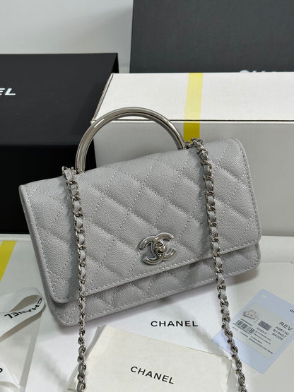 Cartera CC 25P con asa Woc de 19 cm, piel gris claro, herrajes plateados 243454