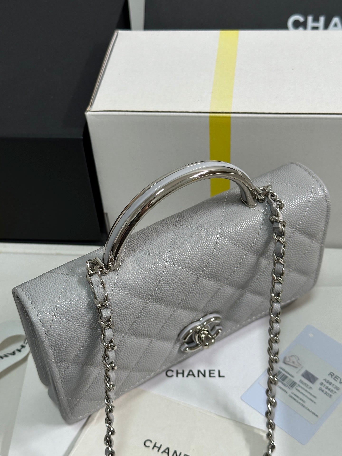 Cartera CC 25P con asa Woc de 19 cm, piel gris claro, herrajes plateados 243454