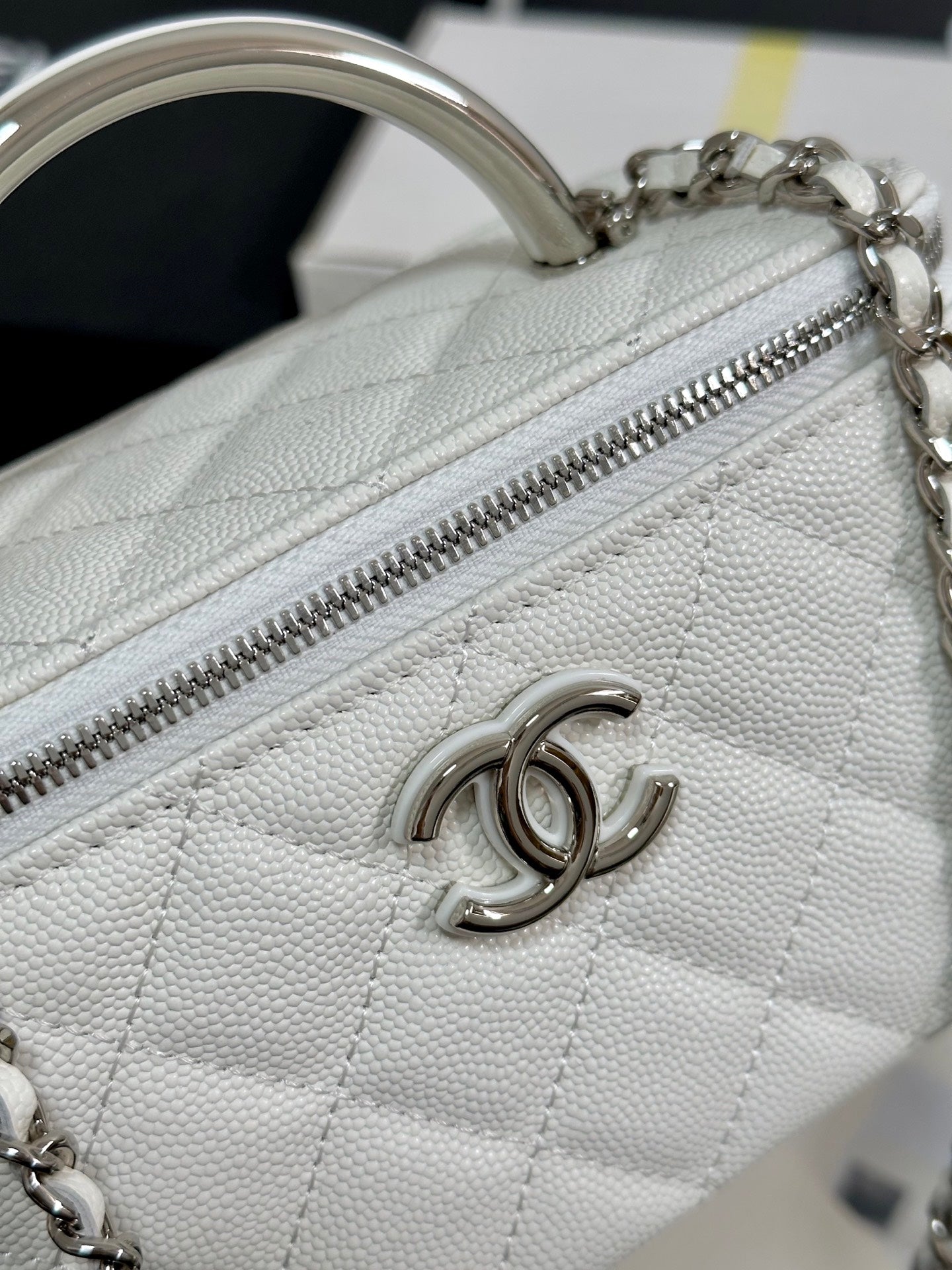 Neceser CC 25P de 17 cm, piel blanca, herrajes plateados 243460