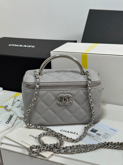 Neceser CC 25P de 17 cm, piel gris claro, herrajes plateados 243466