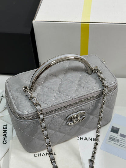 Neceser CC 25P de 17 cm, piel gris claro, herrajes plateados 243466